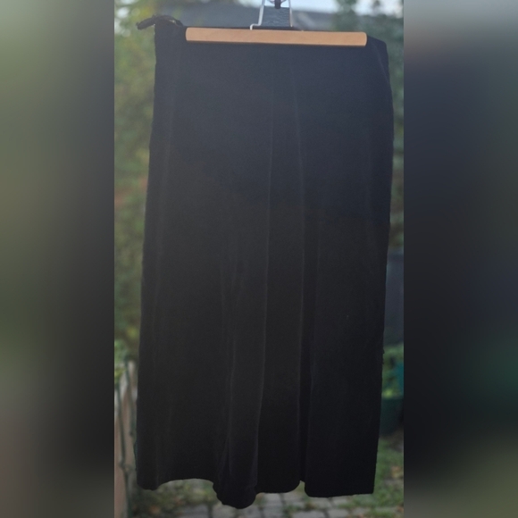 Boho Black Velvet Embroidered Skirt. Studio Jax, Size 12/14 US - Picture 4 of 8